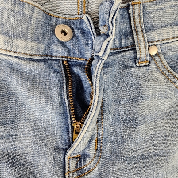 Torrid Bombshell Flare Jeans Light Wash Whisker Stretch 16T - Picture 12 of 16